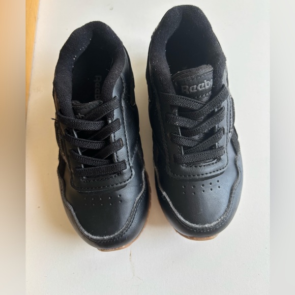 Black Reebok - Picture 2 of 4